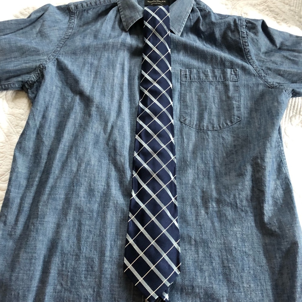 Blue nautica tie